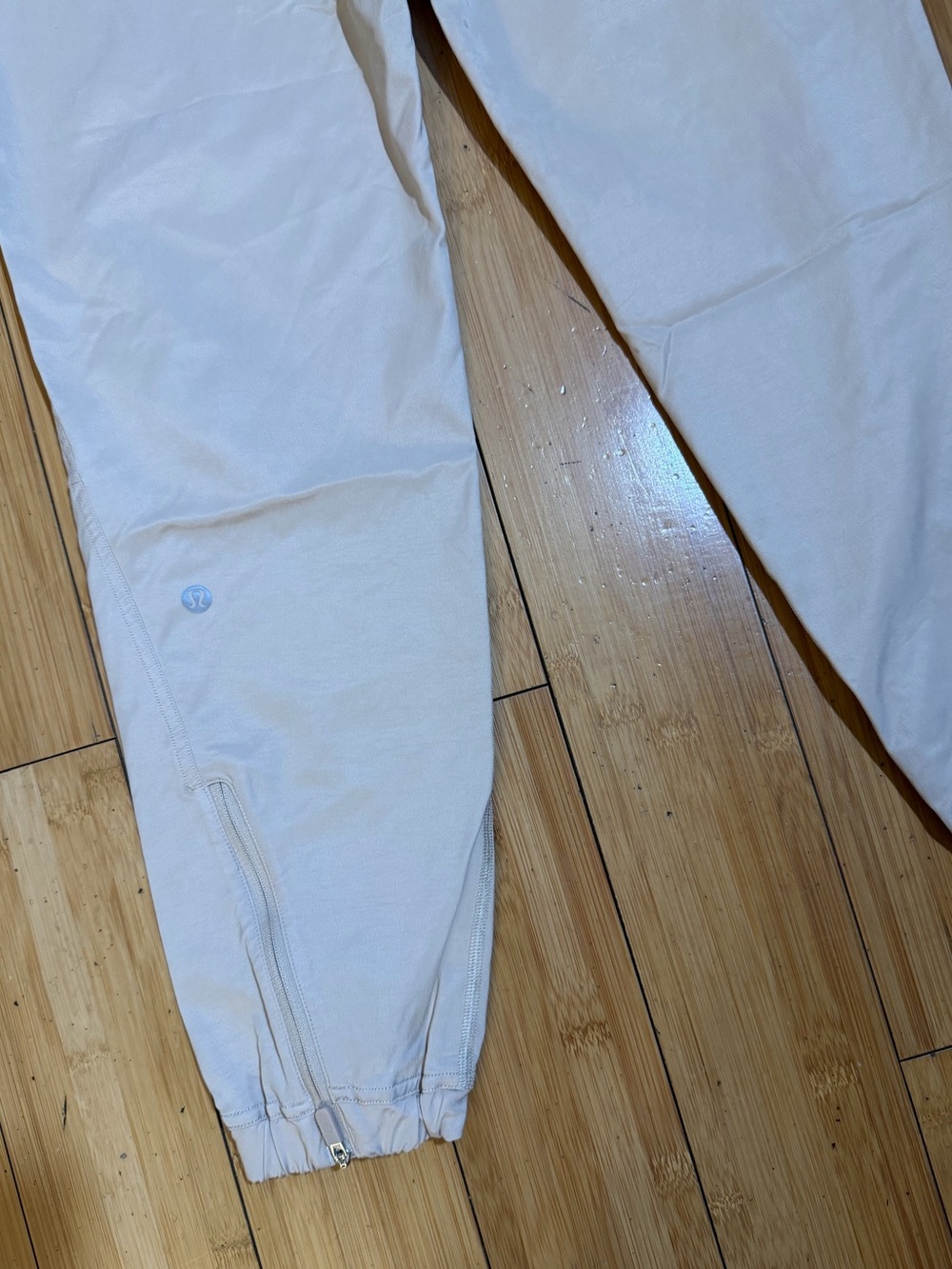 Lululemon Adapted State High-Rise Jogger *Short
Warm Ash Grey Size 4 - Picture 6 of 15